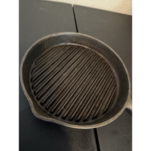 Vtg WKM Seasoned Cast Iron 8" Groove Bottom Fry Pan  Wooden Handle  1" deep - Picture 5 of 7